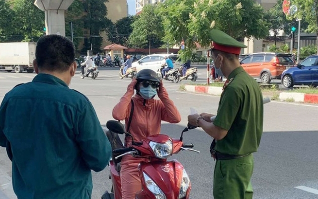 Hà Nội: Xử lý hơn 1.000 trường hợp vi phạm giao thông trong ngày 8/4