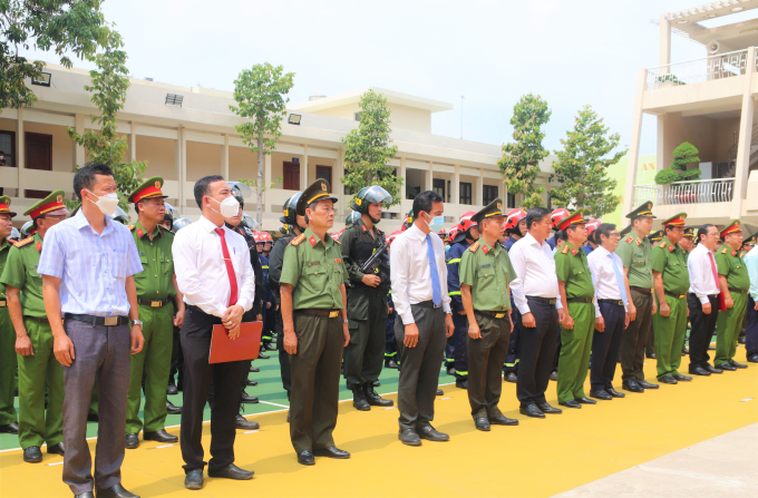 Lãnh đạo tỉnh và Ban Giám đốc Công an tỉnh Đồng Nai tham dự buổi lễ.