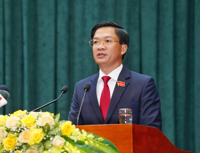 Chủ tịch HĐND TP Phạm Văn Lập phát biểu tại kỳ họp.