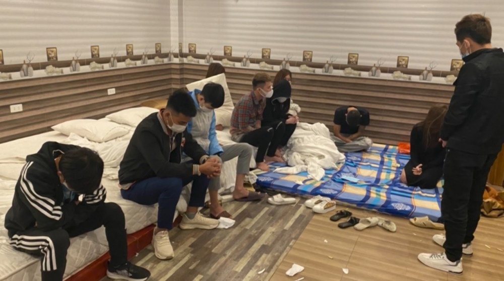 Công an tỉnh Bắc Ninh vừa bắt quả tang 211 đối tượng “mở tiệc” ma túy trong khách sạn Family 8888.