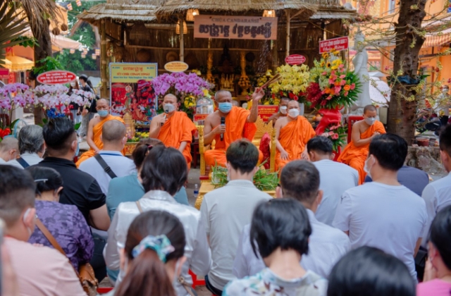 Đồng bào Khmer Nam Bộ đón chư Thiên năm mới trong ngày Tết Chôl Chnăm Thmây