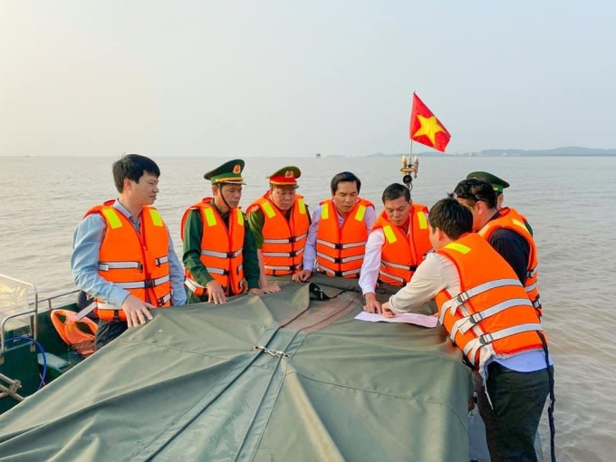Chủ tịch UBND TP Nguyễn Văn Tùng kiểm tra công tác chuẩn bị cưỡng chế tại khu vực nuôi trồng thủy sản không phép vào ngày 13/4.