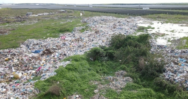 “Nín thở”… khi đi qua bãi tập kết rác thải sinh hoạt ở huyện Lộc Ninh