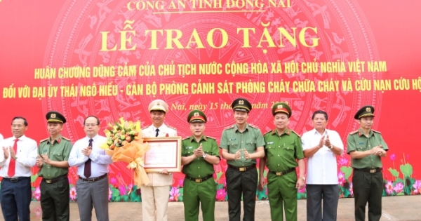 Trao tặng huân chương dũng cảm cho Đại úy Thái Ngô Hiếu