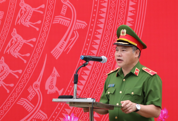 Thiếu tướng Nguyễn Văn Long biểu dương tình thần dũng cảm của Đại úy Thái Ngô Hiếu.