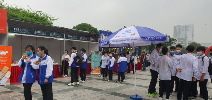 Ngày Sách và Văn hóa đọc Việt Nam năm 2022 tại tỉnh Bắc Ninh thu hút nhiều học sinh, sinh viên trên địa bàn.