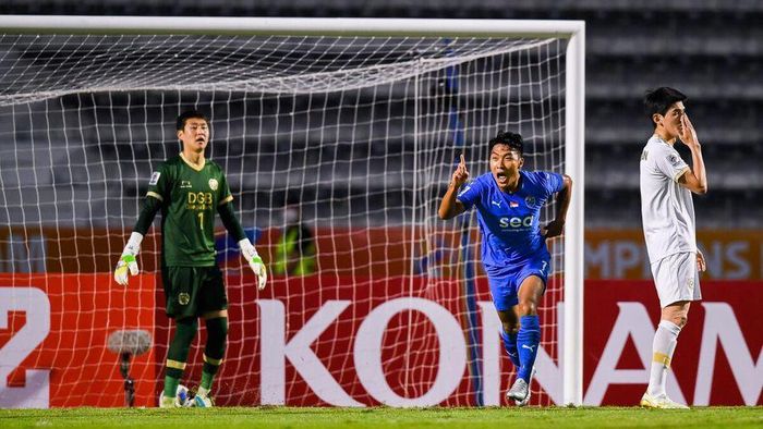 Tuy vậy, cầu thủ người Singapore gốc Hàn Quốc Ui-jong đã đánh đầu mở tỷ số ở phút 21 sau quả tạt của Maxime Lestienne. Daegu nỗ lực không ngừng trong việc tìm bàn gỡ, nhưng đội bóng Hàn Quốc không tìm được sơ hở nơi hàng thủ đối phương.