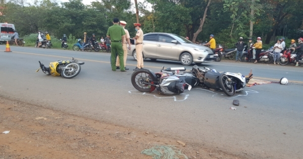 Tin nhanh ngày 20/4: Tai nạn ô tô kinh hoàng tại Bình Phước