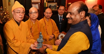Đoàn đại biểu Hạ Nghị viện Cộng hòa Ấn Độ Thăm chùa Trấn Quốc - Hà Nội