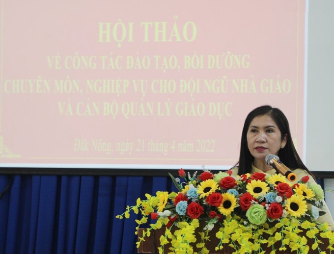 Phó Chủ tịch UBND tỉnh - Tôn Thị Ngọc Hạnh mong muốn ngành Giáo dục đẩy mạnh công tác đào tạo, nâng cao tỷ lệ chuẩn hóa đội ngũ cán bộ, giáo viên.