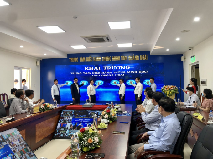 Lãnh đạo UBND tỉnh Quảng Ngãi và lãnh đạo Tập đoàn VNPT ký kết thỏa thuận hợp tác về triển khai Chính quyền điện tử và cùng triển khai Chiến lược chuyển đổi số đến năm 2025, định hướng đến 2030.
