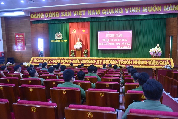 Lễ khai giảng lớp đào tạo lái xe Khóa LK-B2 Công an tỉnh Trà Vinh.