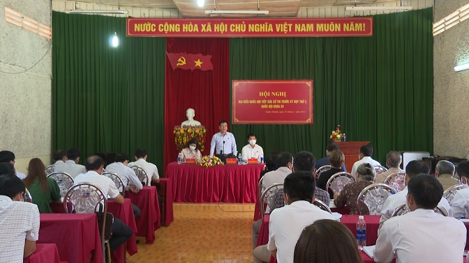 Ông Nguyễn Trường Giang - ĐBQH trả lời ý kiến của cử trị.