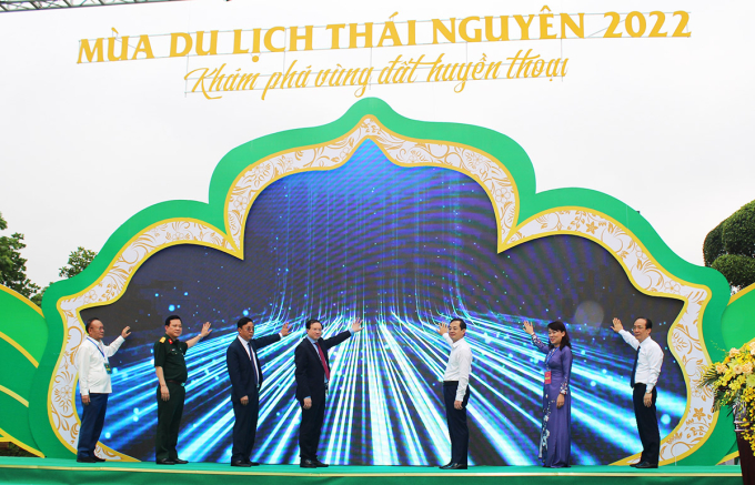 Các đại biểu thực hiện nghi thức khai mạc mùa du lịch Thái Nguyên 2022. (Ảnh: TITC / Tổng cục Du lịch)