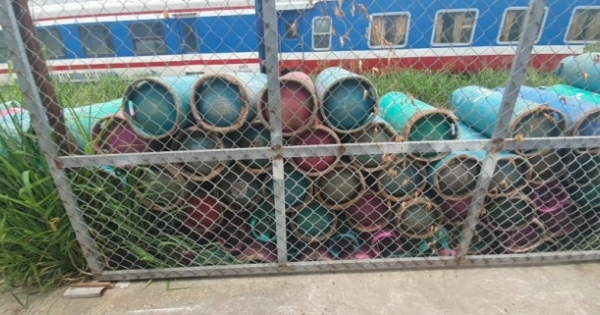 Nhiều vỏ bình gas của Công ty Khí hóa lỏng miền Trung nghi bị chiếm giữ trái phép