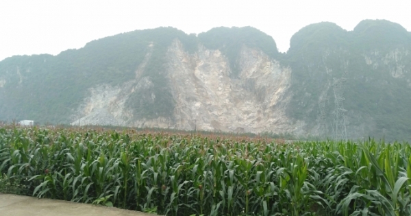 Khai thác cắt tầng sai phép tại mỏ đá Hang Voi, huyện Lạc Thủy