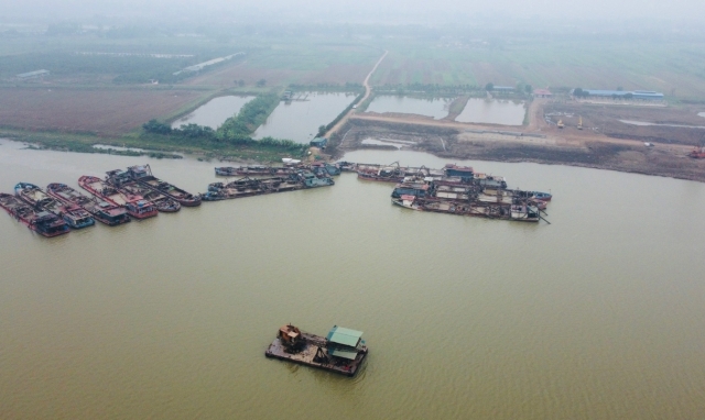 Công an tỉnh Hà Nam xử lý nghiêm 14 tàu hút cát trái phép