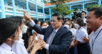 Thủ tướng Phạm Minh Chính thăm Trường phổ thông Dân tộc nội trú Huỳnh Cương