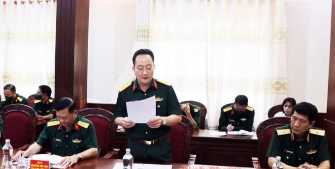 Đại tá Lê Quang Sáu, Bí thư Đảng ủy, Phó Tư lệnh Binh đoàn 16 báo cáo tại buổi làm việc