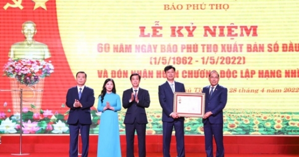 Báo Phú Thọ đón nhận Huân chương Độc lập, kỷ niệm 60 năm ngày xuất bản số đầu