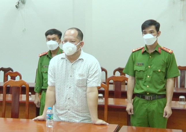 Công an tỉnh Cà Mau thực hiện lệnh bắt tạm giam đối với Hồ Hoàng Kiếm, Giám đốc Ban QLDA khu đô thị Đông Bắc.