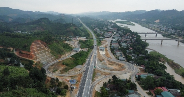 Lào Cai: Khai thác và vận hành nút giao cao tốc xuống Phố Lu