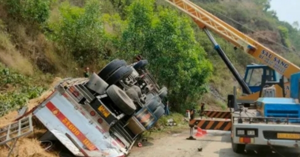 Phú Yên: Lật xe tải khiến 9 người thương vong