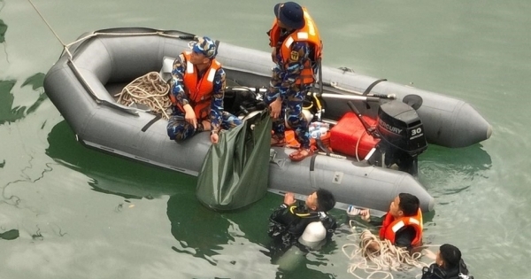 Vụ rơi trực thăng ở vịnh Hạ Long: Tìm thấy thi thể nạn nhân cuối cùng
