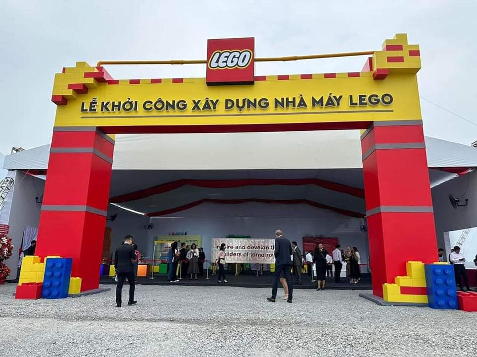Tập đoàn Lego (Đan Mạch) đã chính thức động thổ dự án xây dựng nhà máy tại đây với tổng vốn đầu tư hơn 1 tỷ USD.