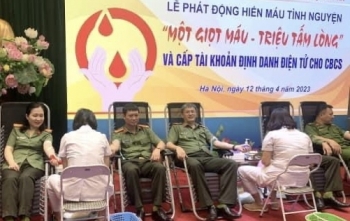 Đoàn viên thanh niên Bộ Công an hăng hái tham gia hiến máu cứu người