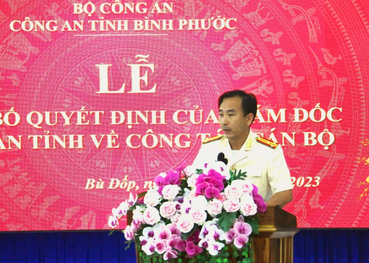 Thượng tá Lê Tiến Huyên bày tỏ sự cảm ơn với tin tưởng của Ban Thường vụ Đảng ủy, Ban Giám đốc Công an tỉnh