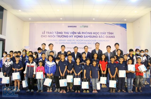 Samsung Việt Nam trao tặng thư viện và phòng học máy tính cho học sinh trường Hy vọng Samsung
