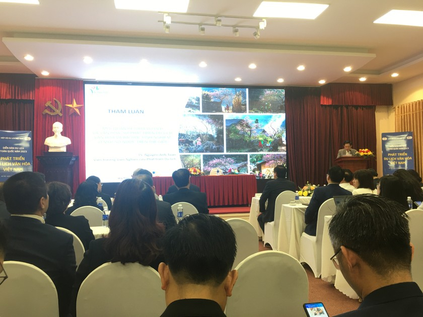 Toàn cảnh Diễn đàn “Phát triển Du lịch Văn hóa Việt Nam” diễn ra vào sáng nay (14/4), tại Hà Nội.