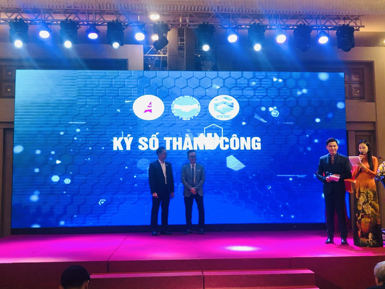 Hội Doanh nhân trẻ Đồng Nai ký kết phối hợp với Câu lạc bộ Kết nối doanh nhân Việt Nam – Quốc tế