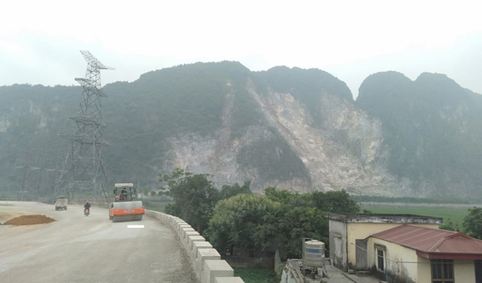 Mỏ đá Hang Voi từng bị Báo Pháp luật Việt Nam phản ánh nhiều sai phạm.