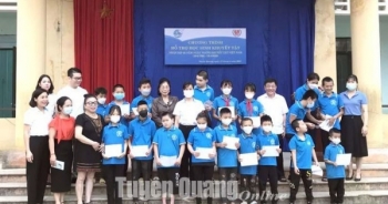 Sẻ chia nỗi bất hạnh cùng các em học sinh khuyết tật  tại Tuyên Quang