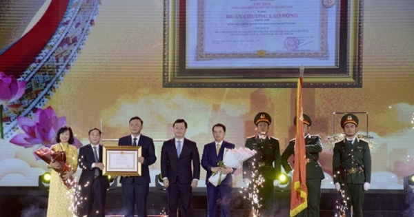 Huyện Tân Kỳ đón nhận Huân chương Lao động hạng Nhì