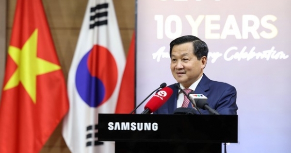 Chính phủ tiếp tục đồng hành cùng Samsung phát triển bền vững