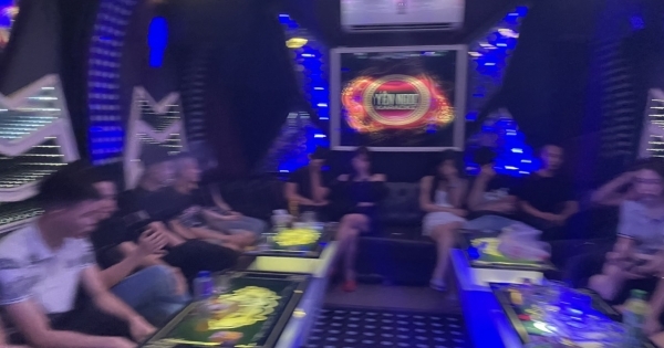 Quảng Ninh: 20 nam, nữ thuê phòng karaoke tổ chức tiệc "bay lắc"