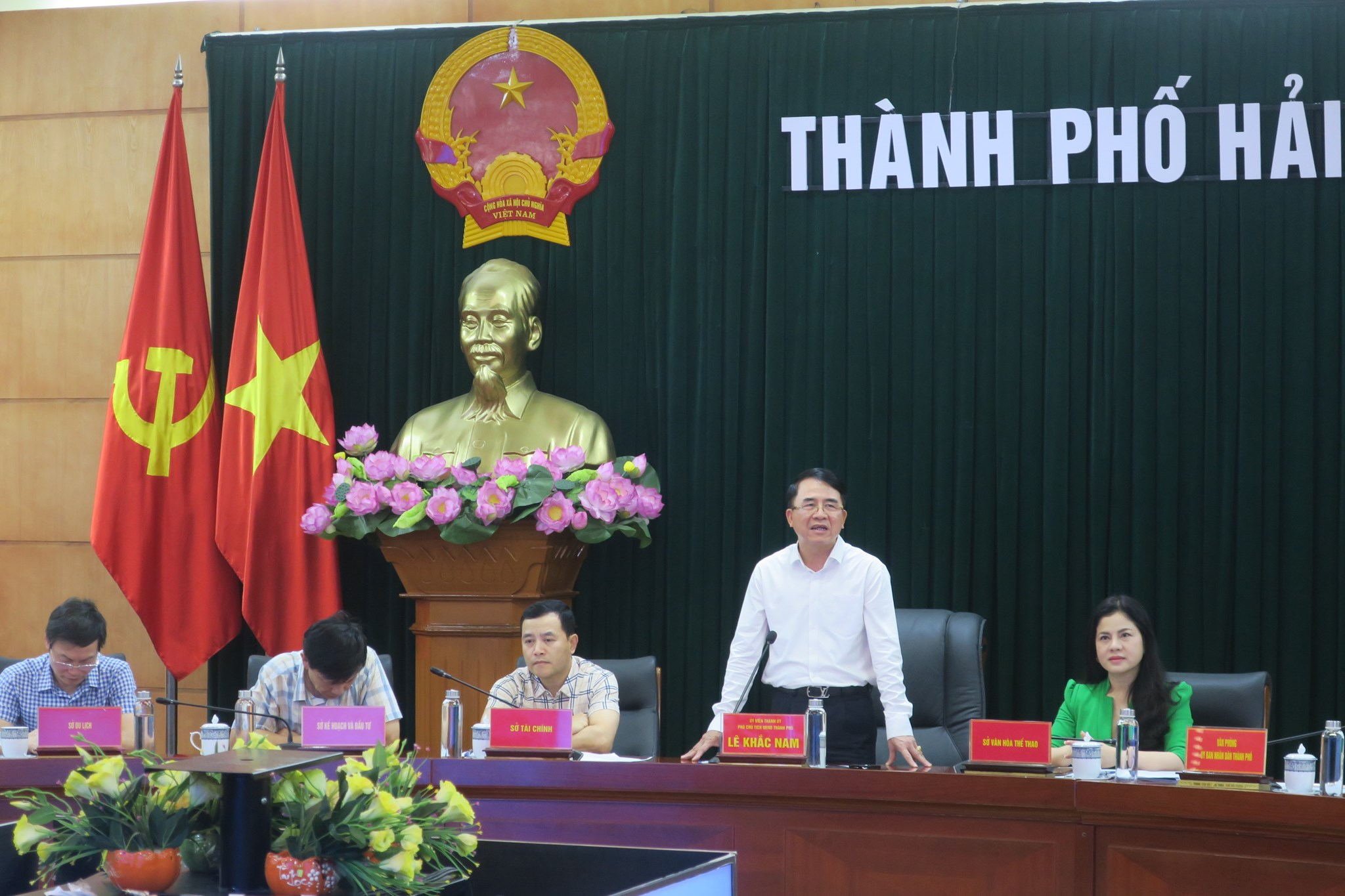 Phó Chủ tịch UBND TP Hải Phòng Lê Khắc Nam phát biểu tại Hội nghị.