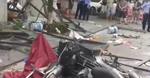 Video: Cận cảnh căn nhà bất ngờ phát nổ khiến cả khu phố phát hoảng