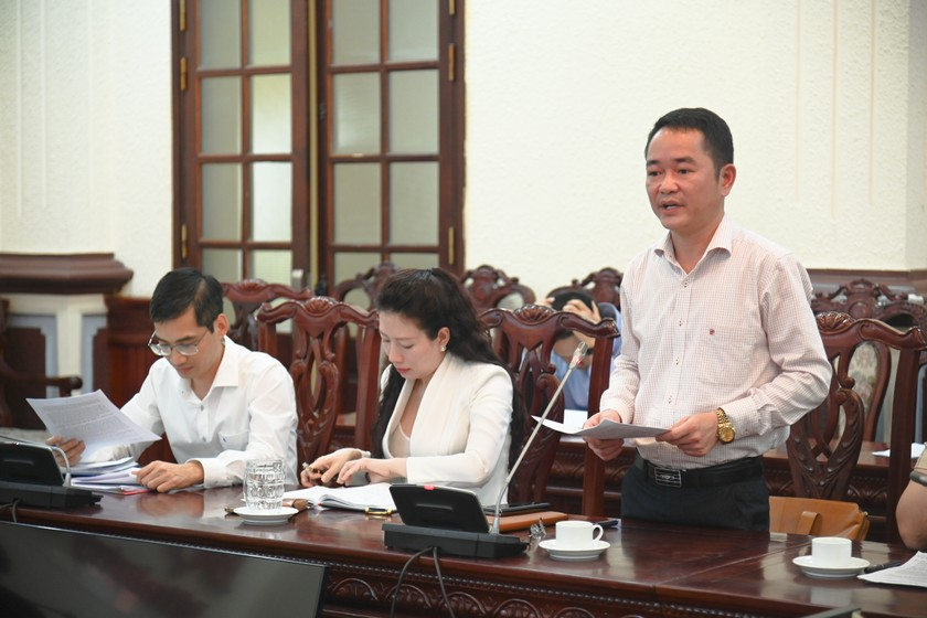 Tổng Biên tập Báo Pháp luật Việt Nam Vũ Hoài Nam phát biểu tại Hội nghị.