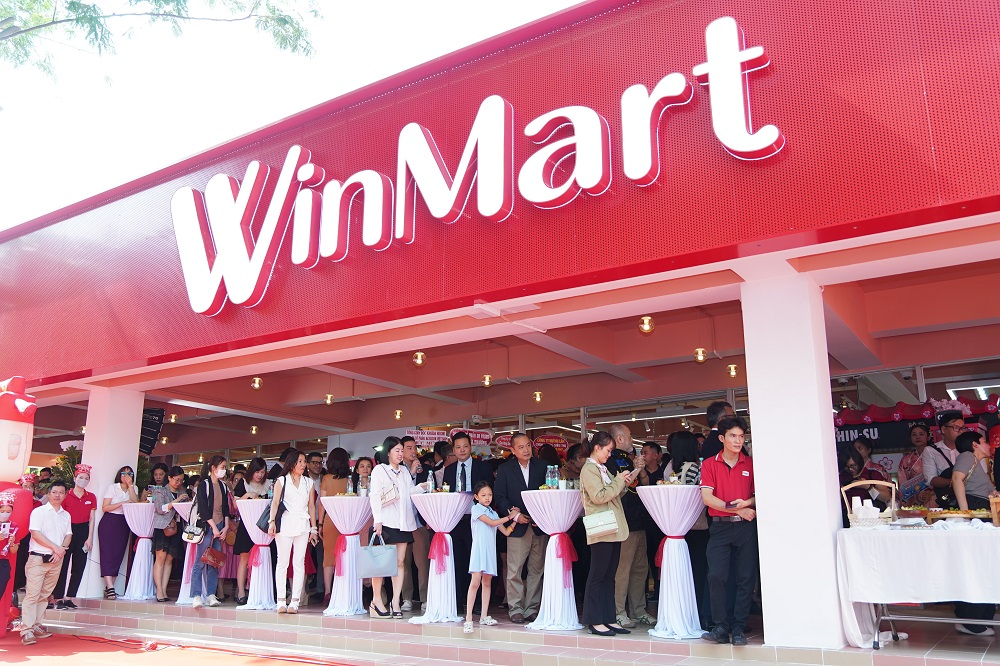 Đông đảo khách hàng đến trải nghiệm và mua sắm tại WinMart Phú Mỹ Hưng - Siêu thị đầu tiên theo mô hình Premium hướng tới phân khúc khách hàng có thu nhập trung và cao được WinCommerce khai trương ngày 28_4_2023