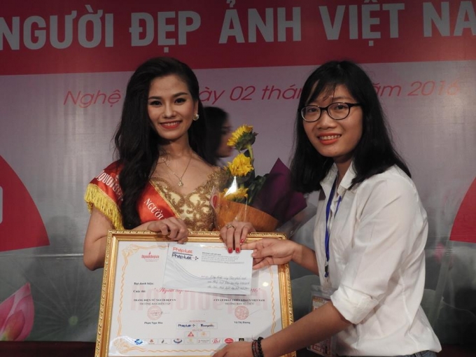Th&iacute; sinh Nguyễn Thị Mai Phương gi&agrave;nh giải Nhất cuộc thi Người đẹp Ảnh Việt Nam