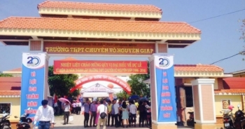 Trường THPT chuyên Võ Nguyên Giáp đón nhận Huân chương Lao động hạng Nhì