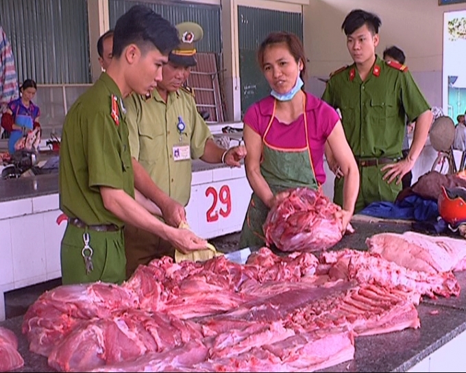 Cơ sở b&aacute;n thịt lợn thối của b&agrave; Nguyễn Thị Li&ecirc;n bị cơ quan chức năng