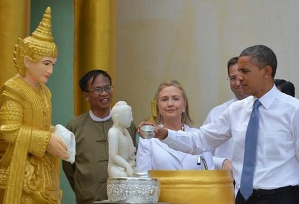 &Ocirc;ng Obama mang hoa c&uacute;ng Phật nh&acirc;n chuyến c&ocirc;ng du Myanmar.