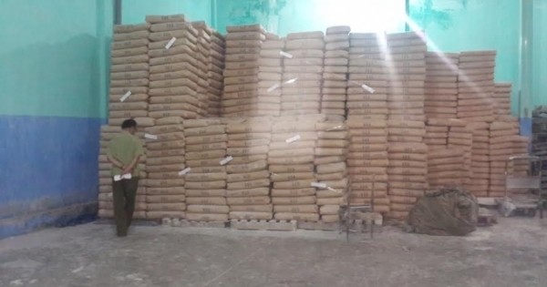 TP HCM: Phát hiện cơ sở chứa hàng trăm tấn bột mì giả