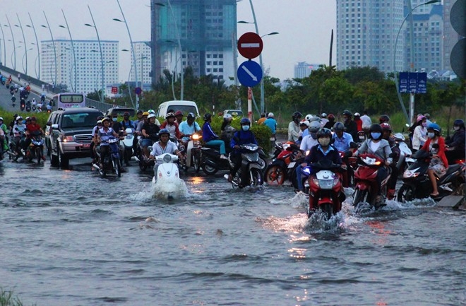 Ngập lụt tại TP HCM (Ảnh nguồn Internet).