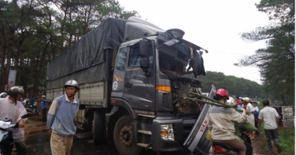Đắk Lắk: Hai ôtô đối đầu, một người nhập viện trong tình trạng nguy kịch
